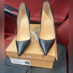 Wore 3 time for a work conference.. size 6.5 so Kate classic black pump